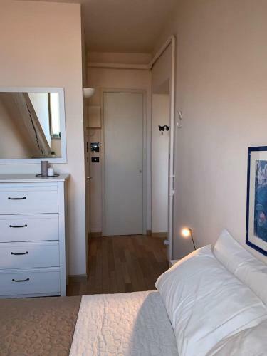 Cozy And Quiet Rooftop Apartment In Turin