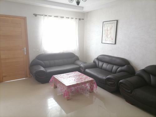 Apartamento Apparemment Avec Piscine