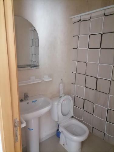 Apartamento Apparemment Avec Piscine