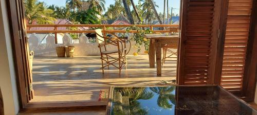 Moyo Top Floor Apartment