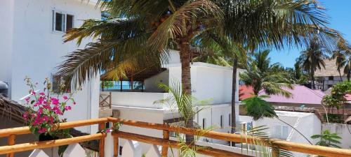 Moyo Top Floor Apartment