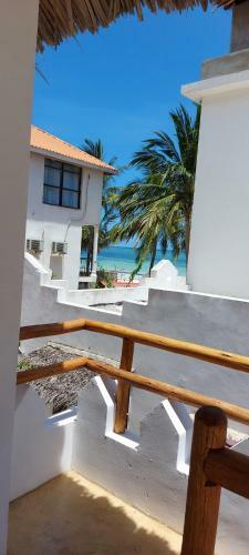 Moyo Top Floor Apartment