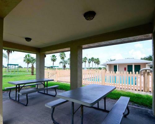 Hotel Rodeway Inn & Suites Haines City