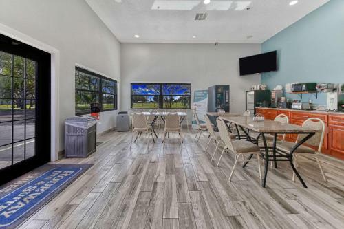 Hotel Rodeway Inn & Suites Haines City