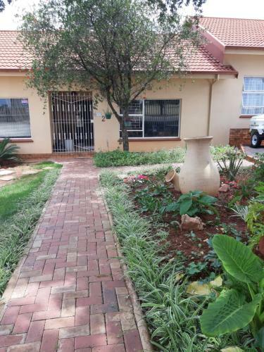 Bed & Breakfast Fochville Guesthouse