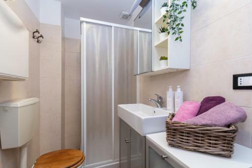 Nice And Cozy Apartment In Crocetta