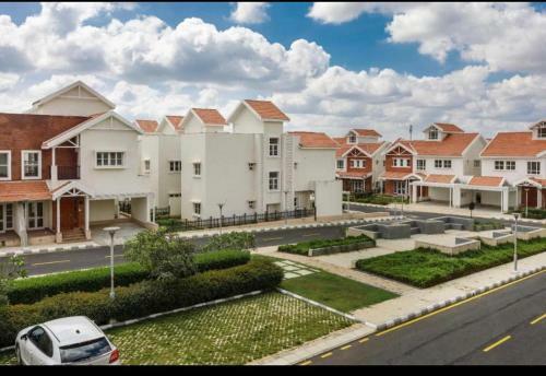 Premium Villa Stay At Golf Course Community
