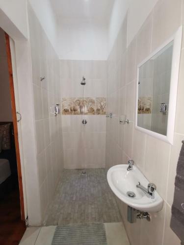 Hostal The Beach Hide