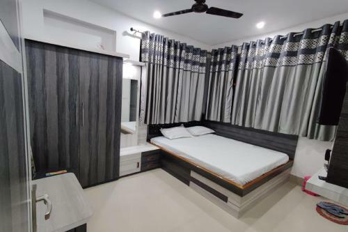 Pop 84915 Hotel Meluha