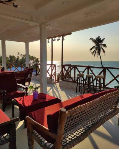 Hostal Room In Bb - Room Hasan At The Beach For 2-3 Guests