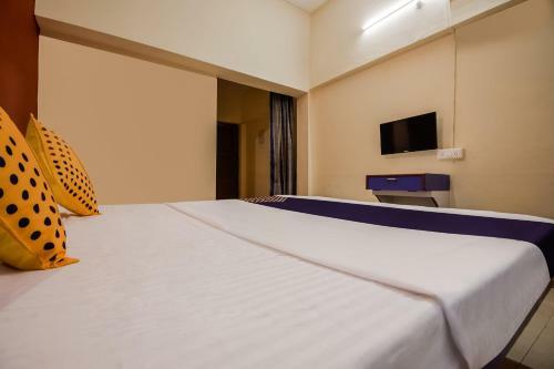 Spot On 65460 Hotel Gulmohar