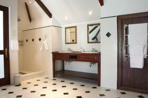 Hostal Le Ballon Rouge Guest House