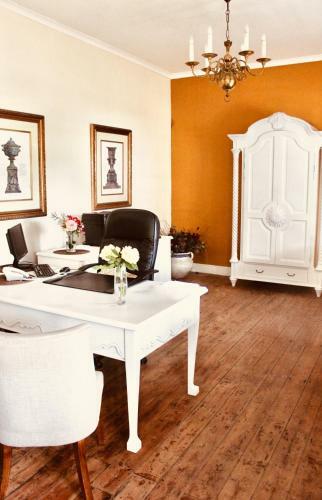 Hostal Le Ballon Rouge Guest House