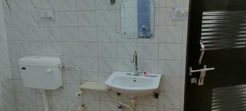 Hostal Hanuman Hotel And Restaurant