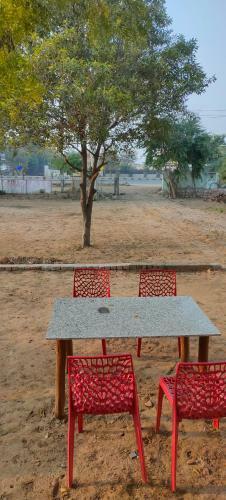 Hostal Hanuman Hotel And Restaurant