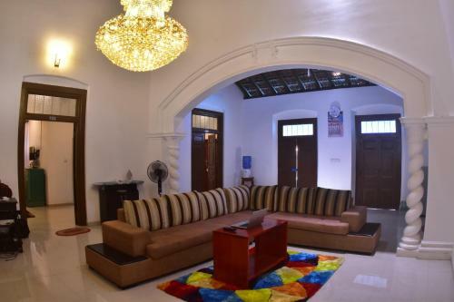 Hostal Peninsula Hotel