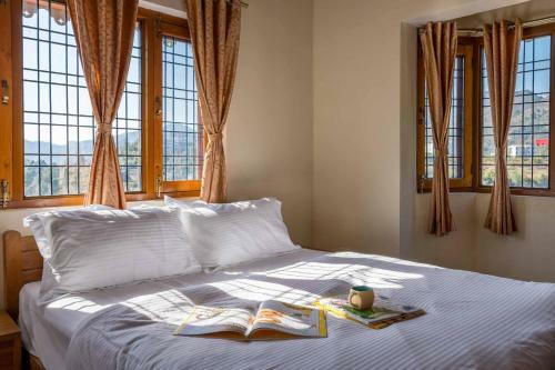 Stayvista At Lakeside Chalet 1