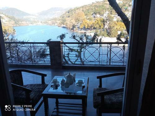 Hotel Lake Retreat Bhimtal, Nainital