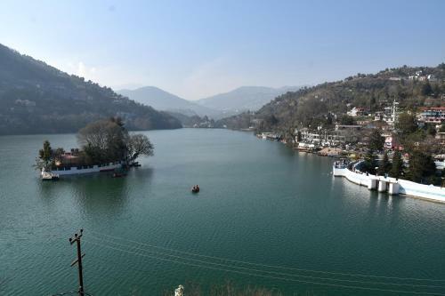 Hotel Lake Retreat Bhimtal, Nainital