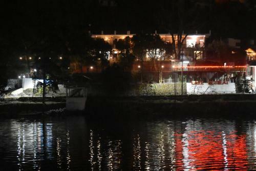 Hotel Lake Retreat Bhimtal, Nainital