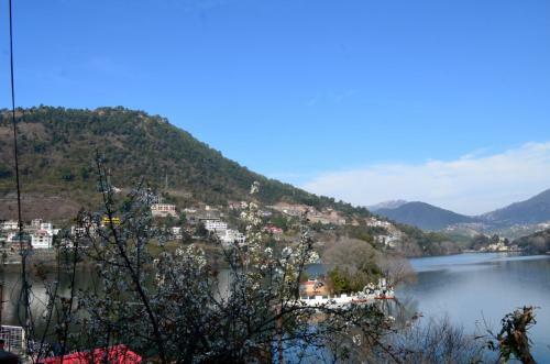 Hotel Lake Retreat Bhimtal, Nainital