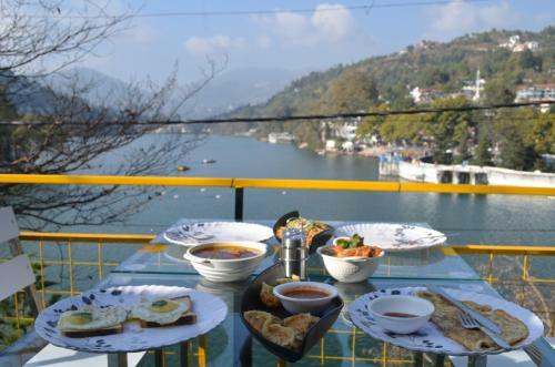 Hotel Lake Retreat Bhimtal, Nainital