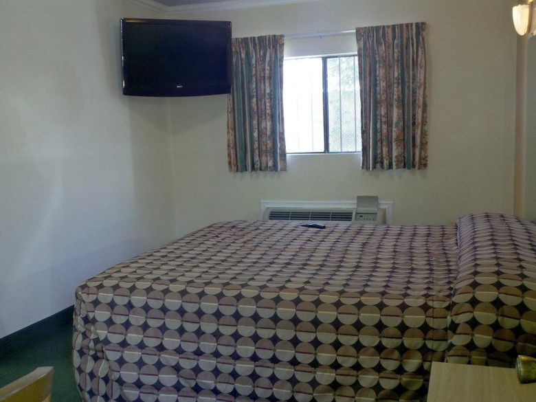 Golden West Manor Motel