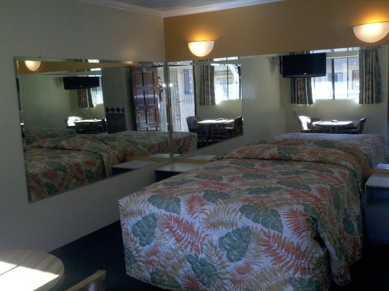 Golden West Manor Motel