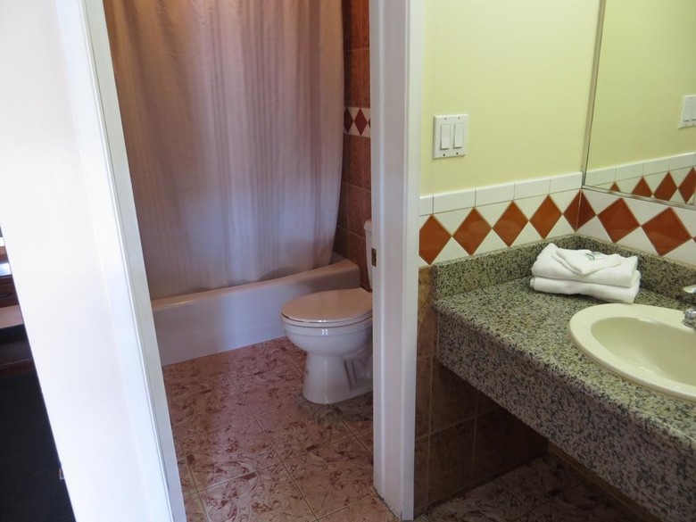 Golden West Manor Motel