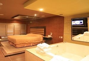 Le Chabrol Hotel & Suites