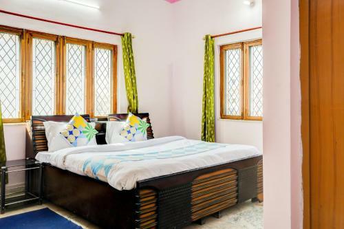 Hostal Oyo 77960 Hotel Arsh International