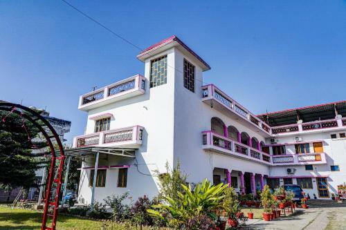 Hostal Oyo 77960 Hotel Arsh International