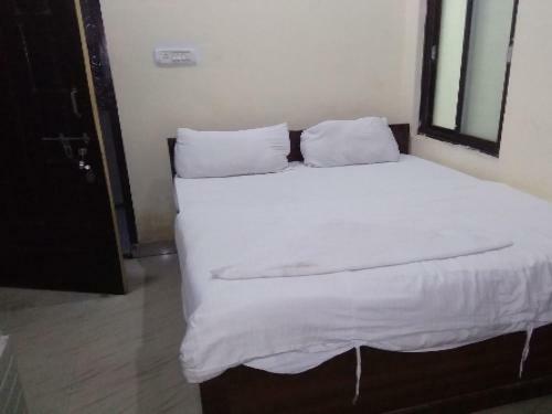 Oyo 81158 Hotel The Shivam