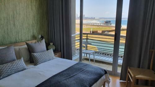 Accommodation Front - Gorgeous 4 Sleeper Beachfront Apartment