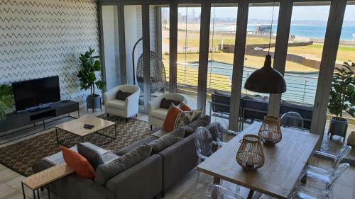 Accommodation Front - Gorgeous 4 Sleeper Beachfront Apartment