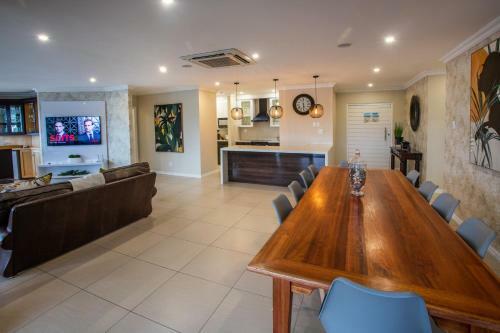 Apartamento Ushaka Waterfront - Peaceful Plentiful Penthouse