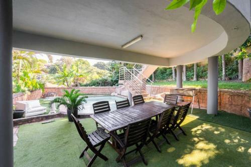 Modern Umhlanga Villa, Ocean Views & Rooftop Pool