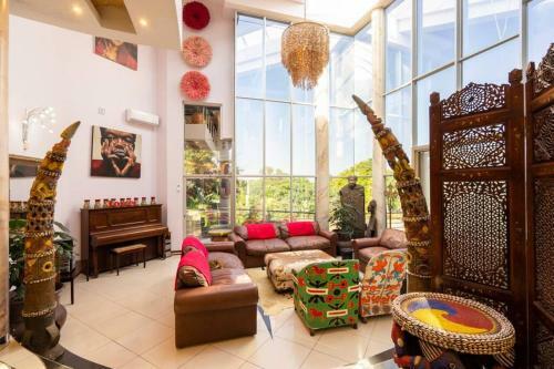 Modern Umhlanga Villa, Ocean Views & Rooftop Pool