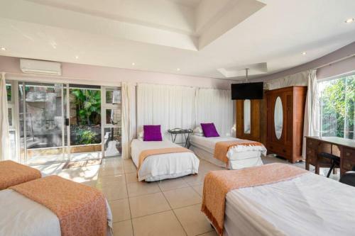 Modern Umhlanga Villa, Ocean Views & Rooftop Pool