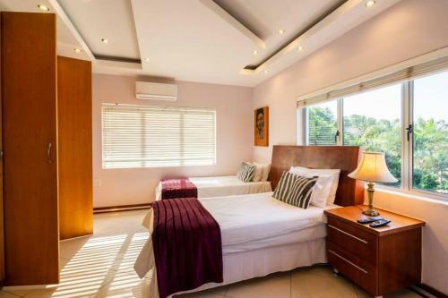 Modern Umhlanga Villa, Ocean Views & Rooftop Pool
