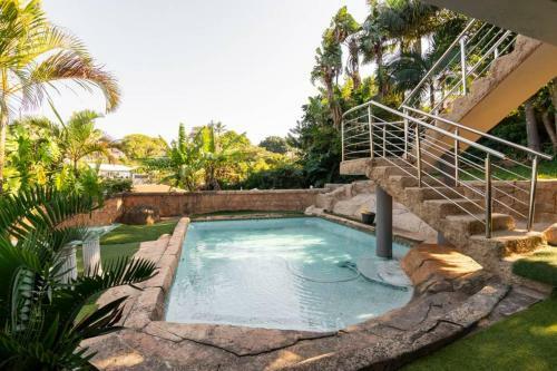 Modern Umhlanga Villa, Ocean Views & Rooftop Pool