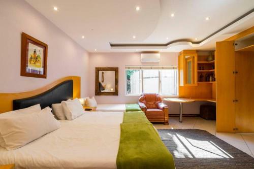 Modern Umhlanga Villa, Ocean Views & Rooftop Pool