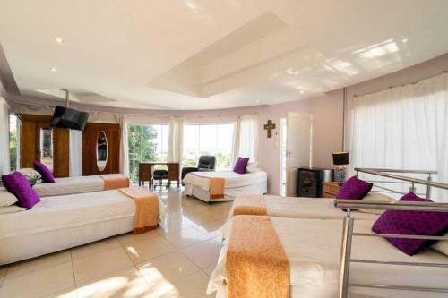 Modern Umhlanga Villa, Ocean Views & Rooftop Pool