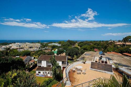 Modern Umhlanga Villa, Ocean Views & Rooftop Pool