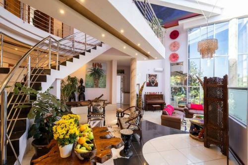 Modern Umhlanga Villa, Ocean Views & Rooftop Pool