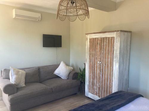 Apartment Newly Renovated Durban North Studio