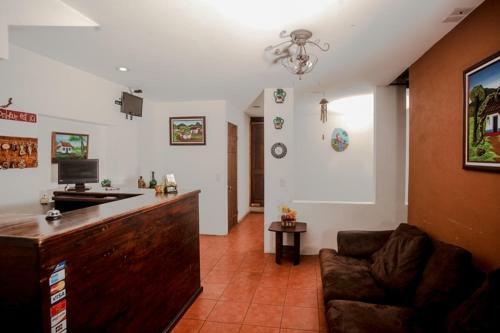 Melrost Airport Bed & Breakfast