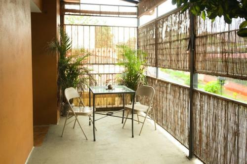 Melrost Airport Bed & Breakfast
