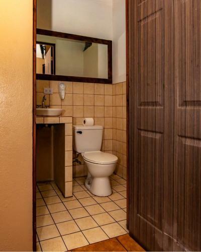 Melrost Airport Bed & Breakfast
