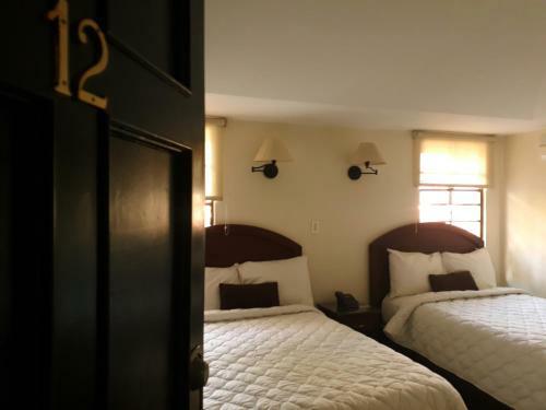 La Porta Plaza Hotel